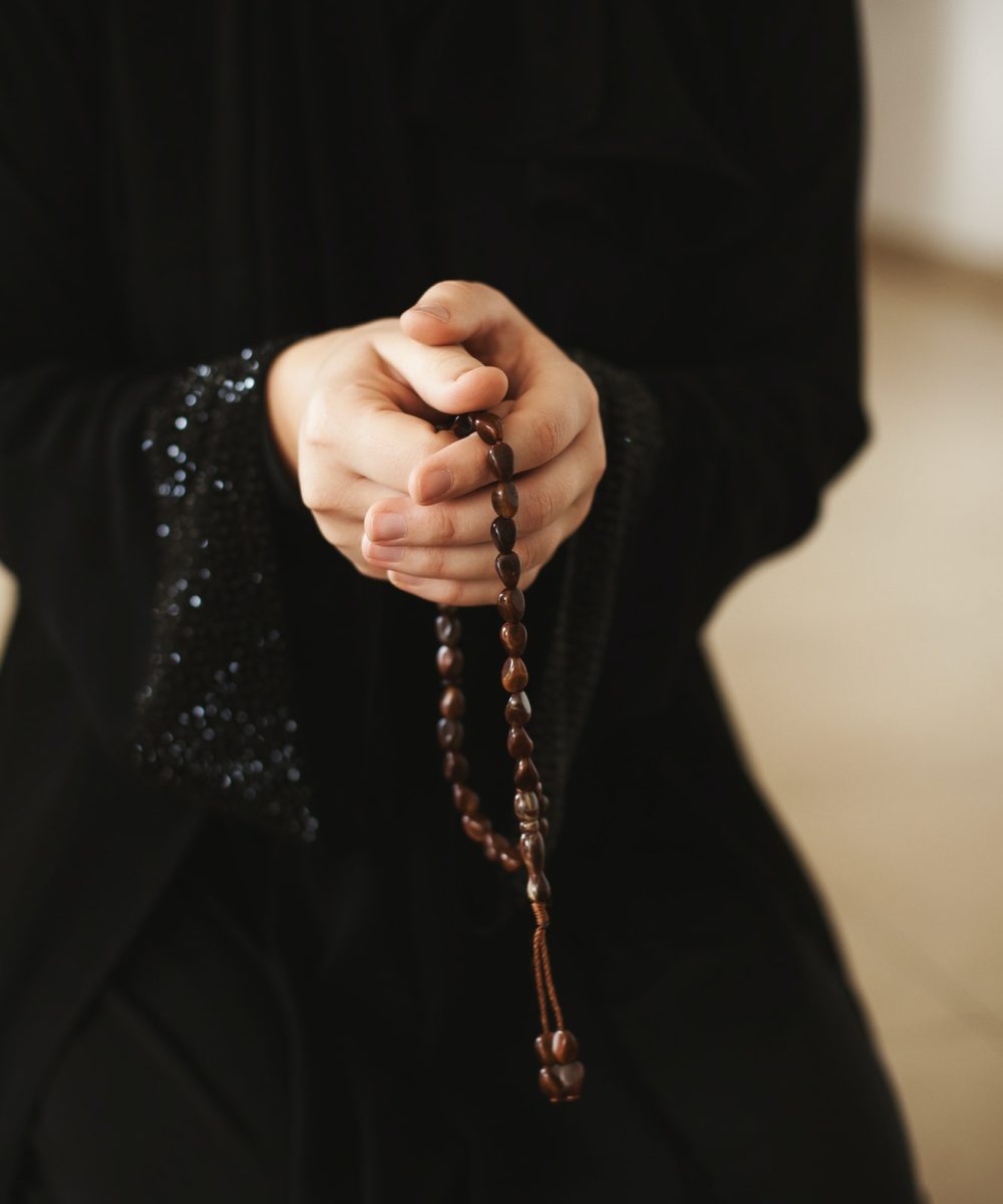 prayer-hands-of-a-woman-holding-a-rosary.jpg